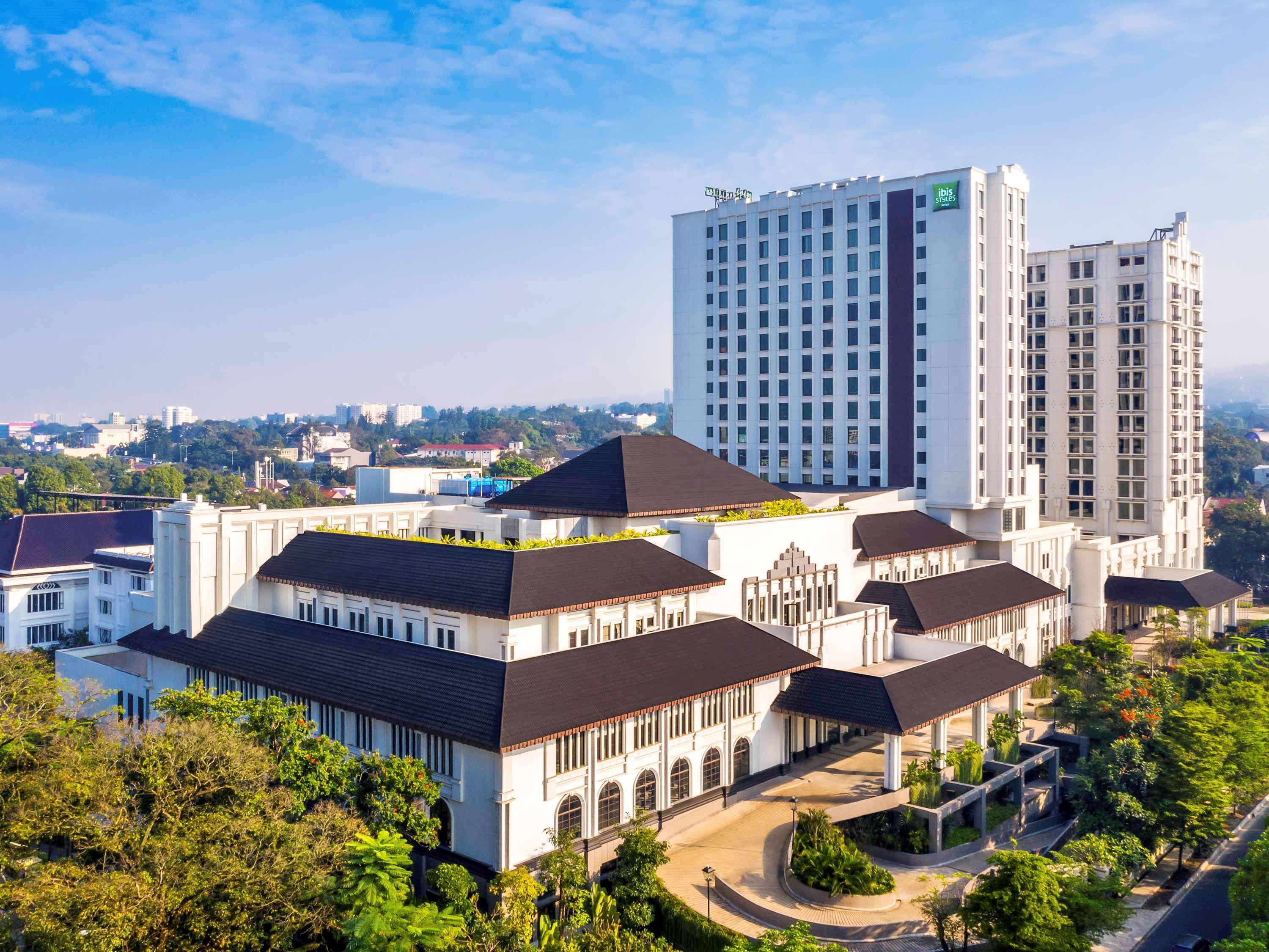 Ibis Styles Bandung Grand Central Hotel Exterior foto