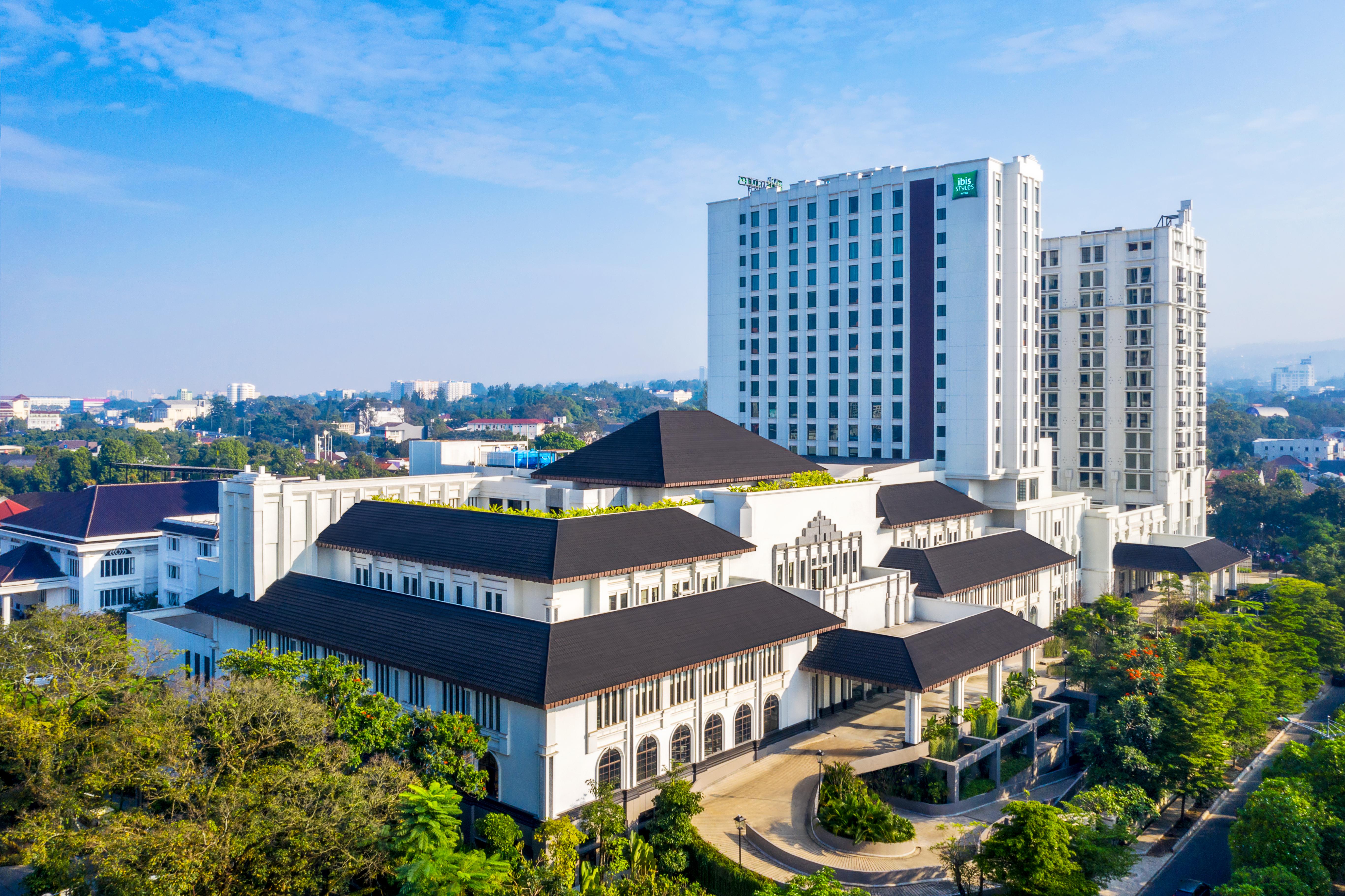 Ibis Styles Bandung Grand Central Hotel Exterior foto